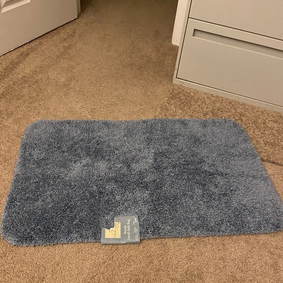 NWT 24x40 blue bath rug by whole home heavy & nice - Picture 1 of 6